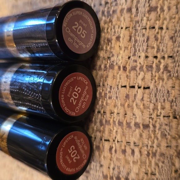 REVLON BRAND WOMEN'S SUPER LUSTROUS LIPSTICK BUNDLE OF 3 - Picture 2 of 6